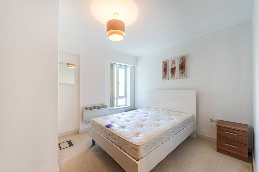 Additional image 7 of 2 bed flat for saleHeritage Avenue, Colindale, London NW9