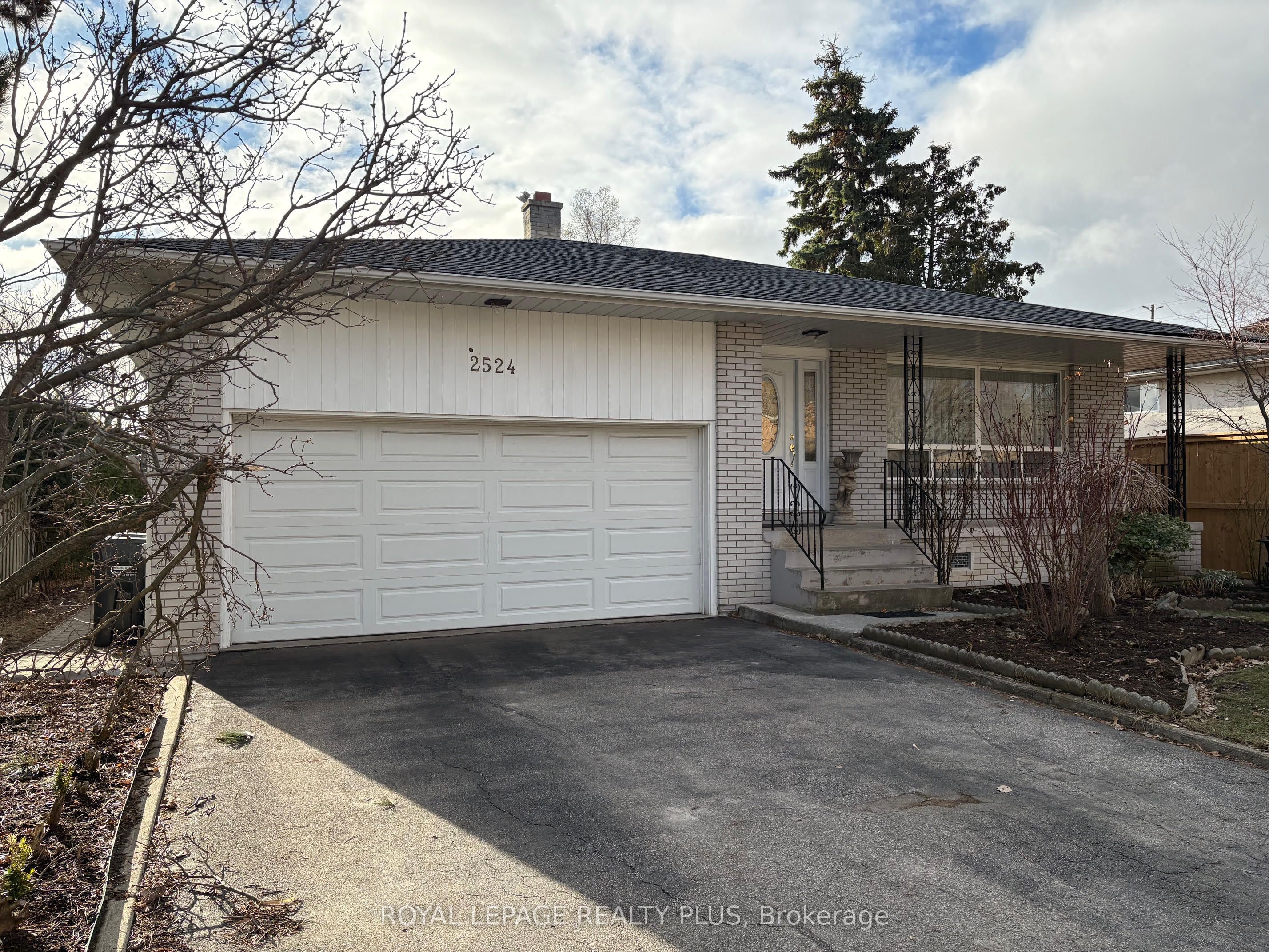 2524 Avongate Drive S, Mississauga, ON, L5C 2X5