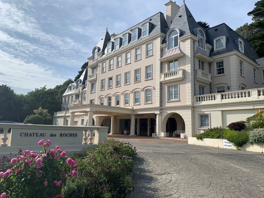 3 bed flat for saleApt 10 Chateau Des Roches, St Brelade JE3