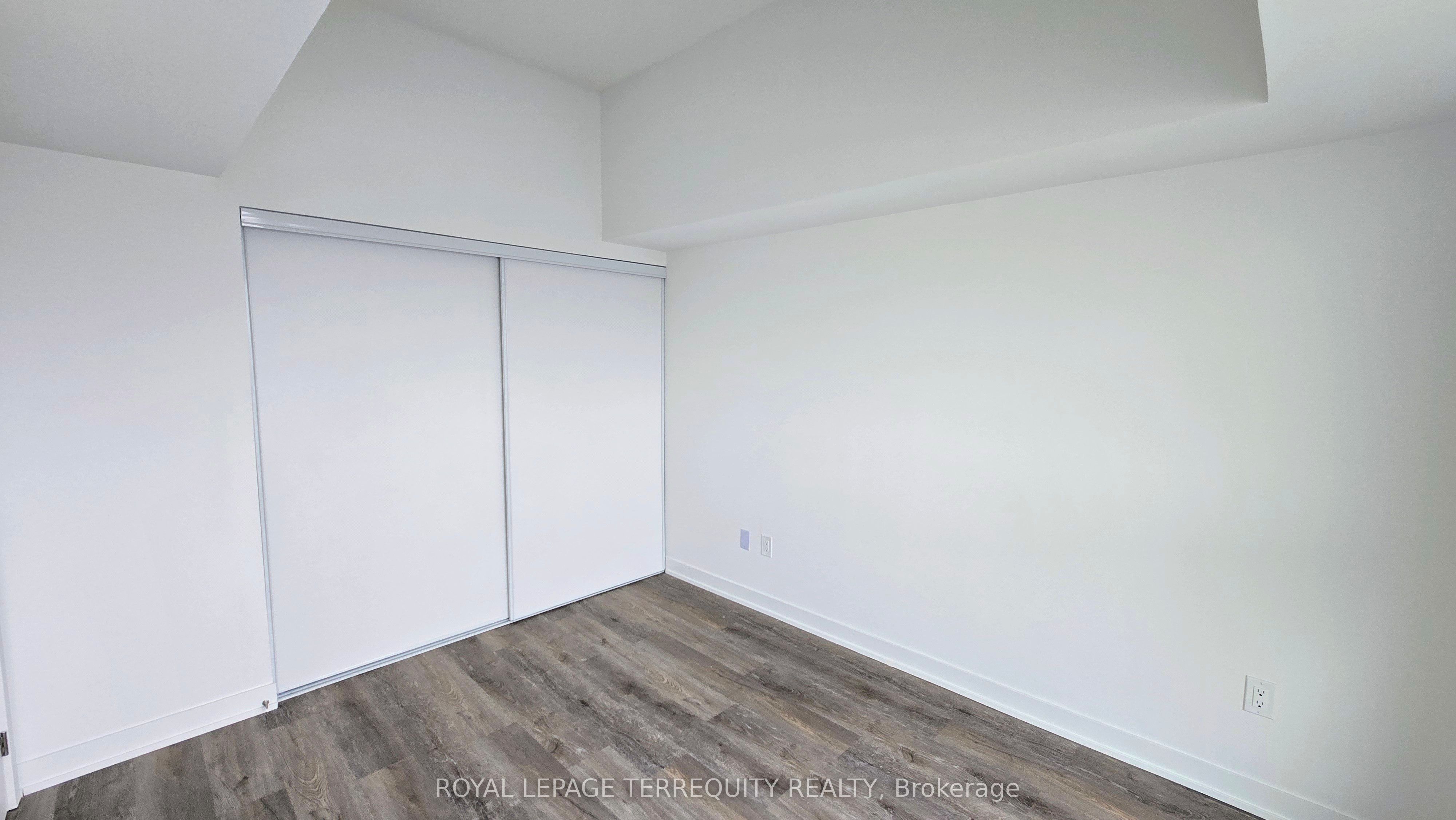 406-1010 Sandy Beach Road, Pickering, ON, L1W 0C7 photo 5
