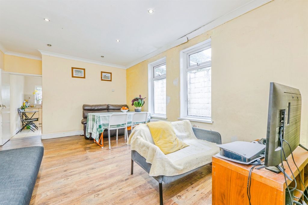 Additional image 14 of 2 bed flat for saleClaude Place, Roath, Cardiff CF24