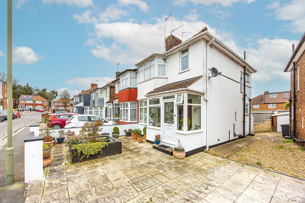 3 bed semi-detached house for saleColin Close, Colindale NW9
