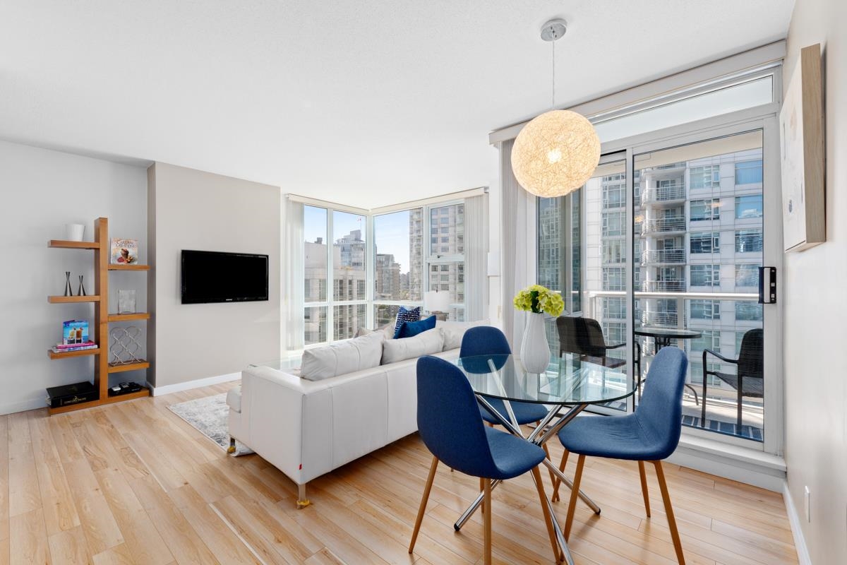 1602-193 Aquarius Mews , Vancouver, BC, V6Z 2Z2