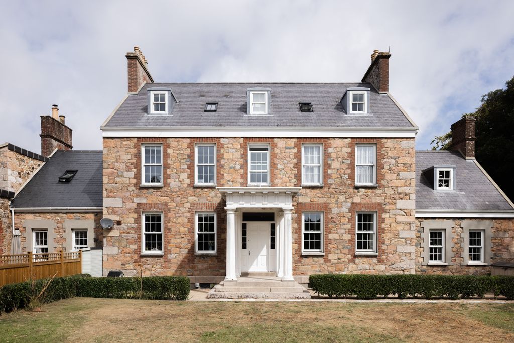 2 bed flat for saleLa Route De La Trinite, St. Helier, Jersey JE2
