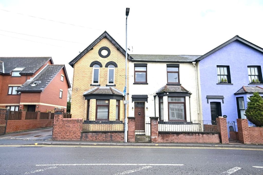 8 bed semi-detached house for saleStation Road, Caerleon, Newport NP18