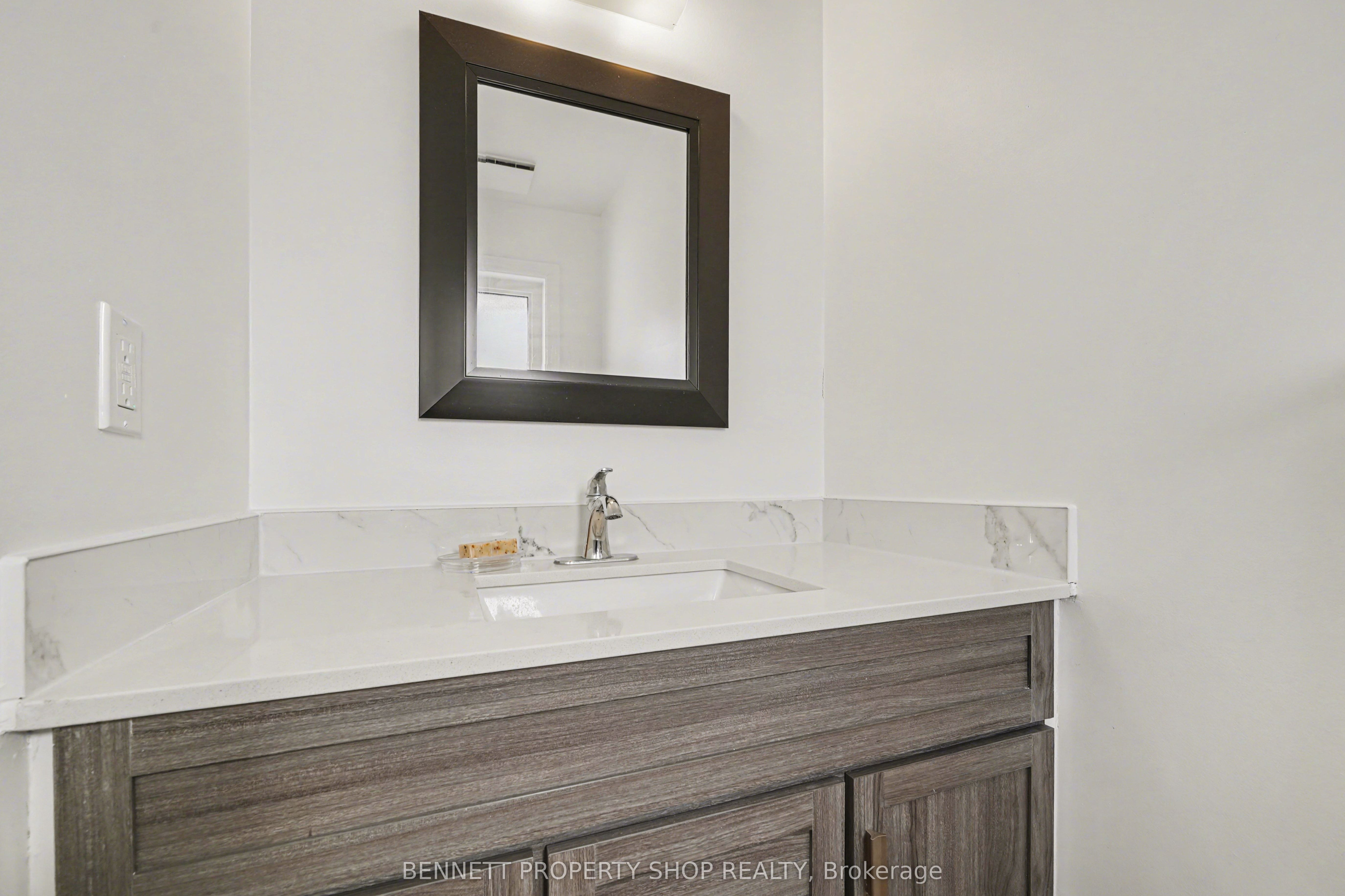 Additional image 5 of 37 Pixley Private, Ottawa, ON, K1G 4C3