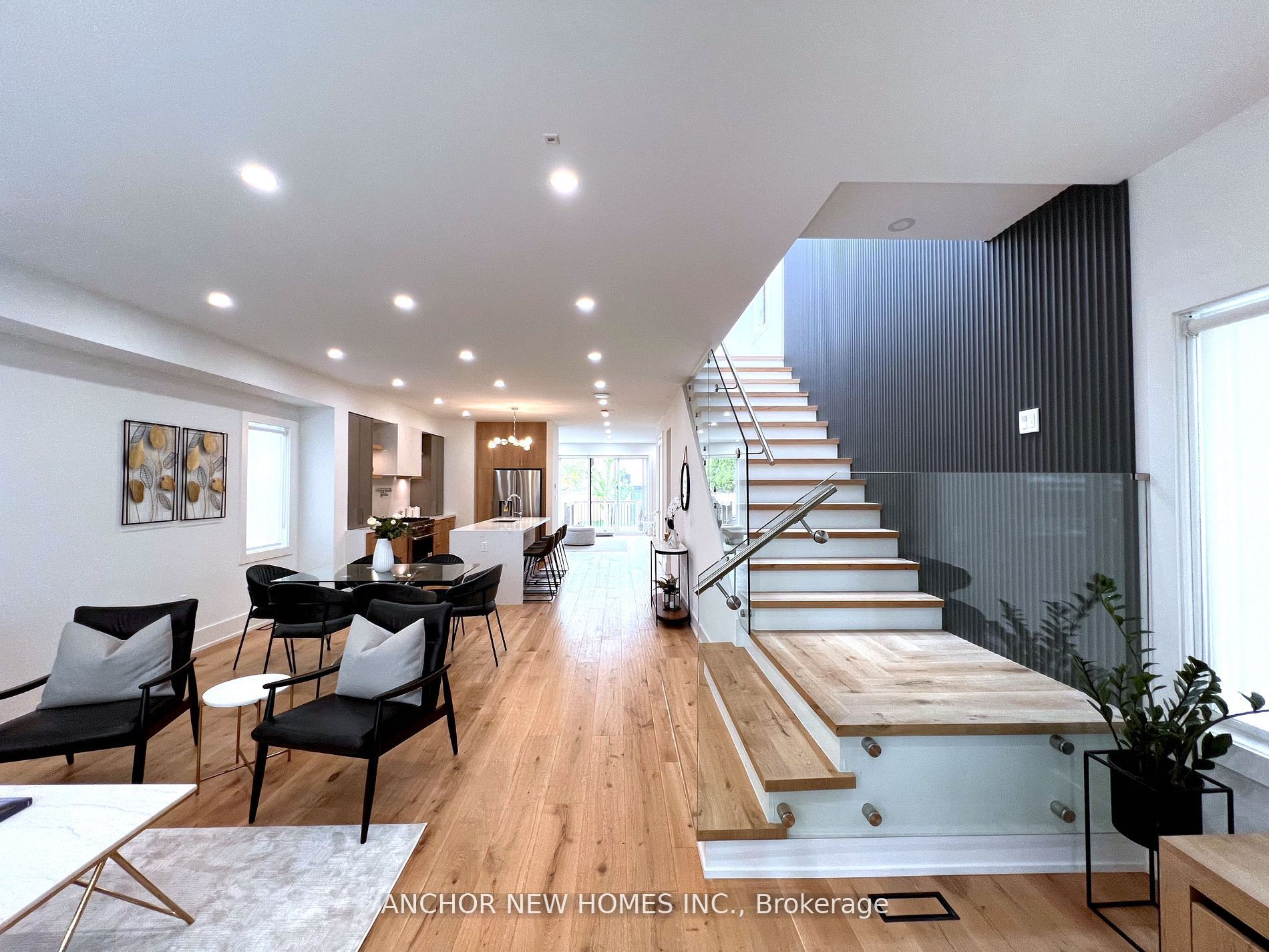 257 Chisholm Avenue, Toronto, ON, M4C 4W5