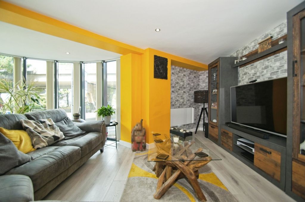 2 bed flat for saleCity Wharf Apartments, Schooner Way, Cardiff Bay, Cardiff CF10