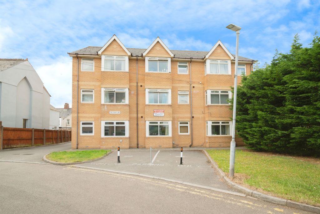 2 bed flat for saleDaviot Street, Cardiff CF24 photo 4