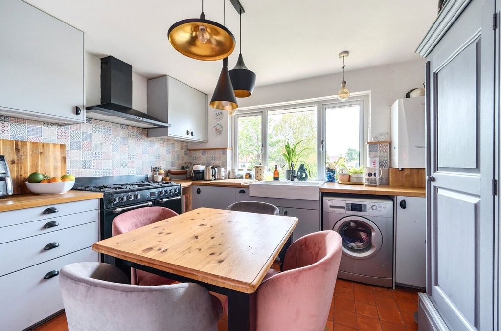Additional image 8 of 2 bed flat for saleMawney Close, Romford RM7