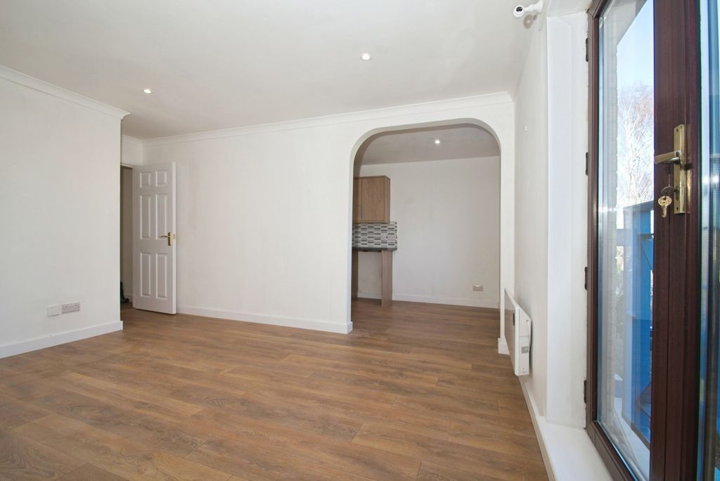 Additional image 4 of 2 bed flat for saleCaernarvon Court, Conway Road, Cardiff CF11