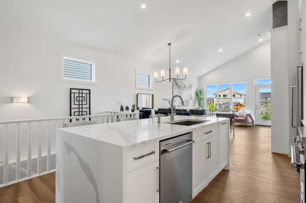 218 Mitchell Heath NW, Calgary, AB, T3R 2G2