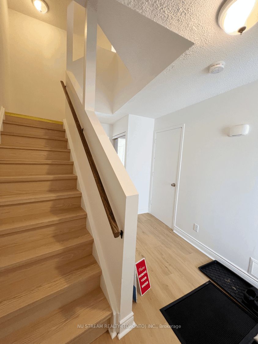 Additional image 3 of 16-16 Ashton Crescent, Brampton, ON, L6S 3J9