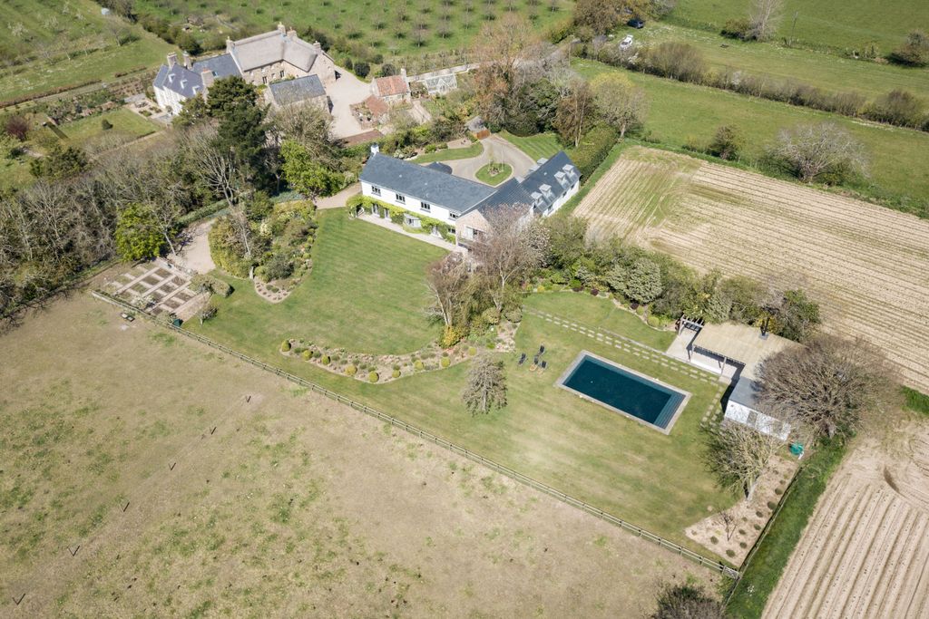 7 bed detached house for saleLes Charrieres Malorey, St. Lawrence, Jersey JE3