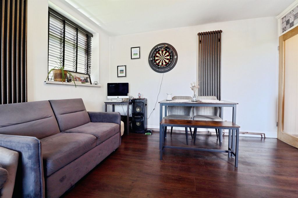 2 bed flat for saleLinnet Close, Cardiff CF23 photo 5