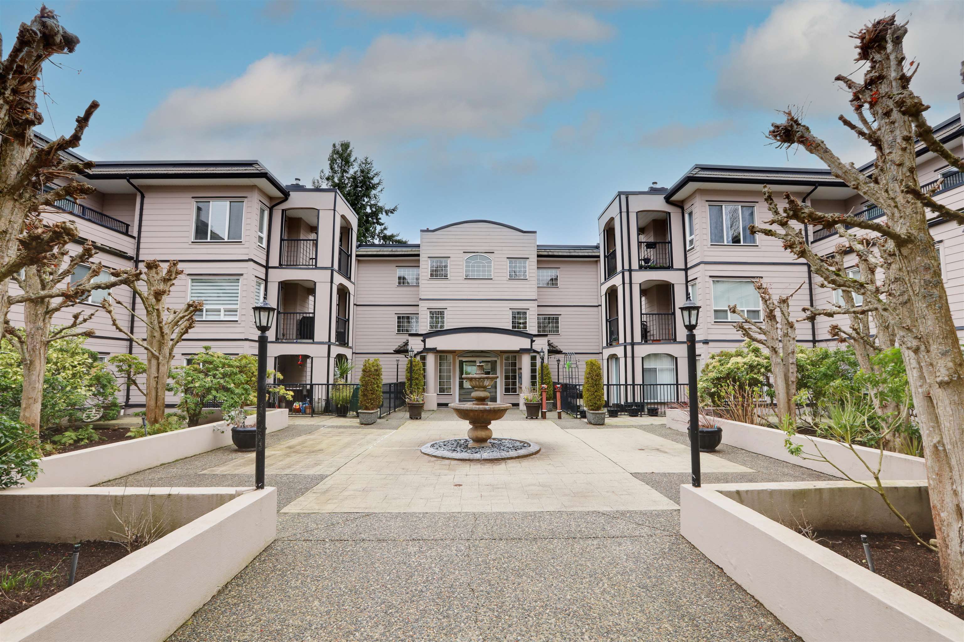 204-1533 Best Street, White Rock, BC, V4B 4E9