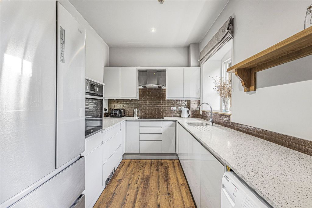 3 bed flat for saleCompton Verney, Warwickshire CV35 photo 4