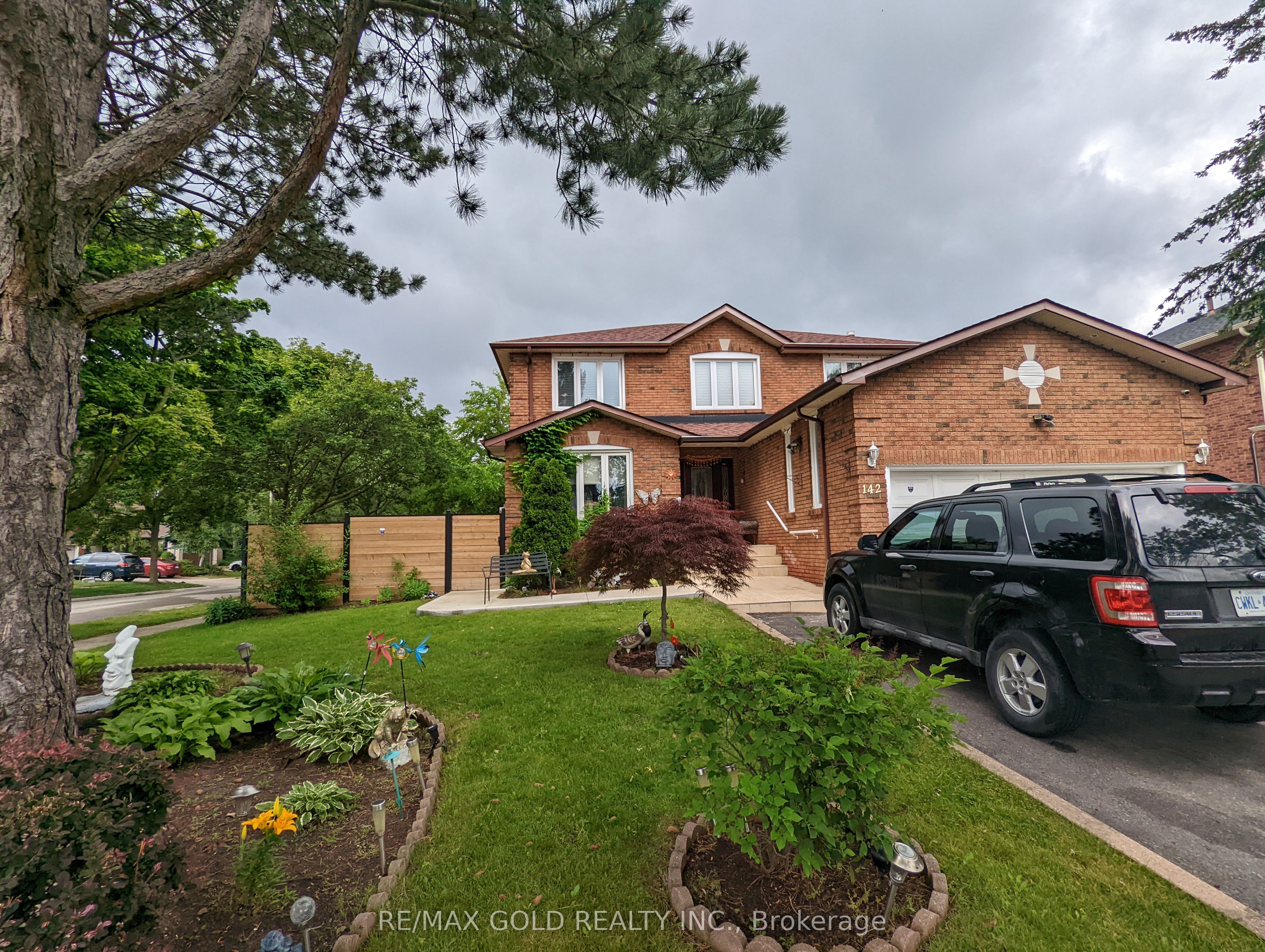 142 Whitchurch Mews, Mississauga, ON, L5A 4B3