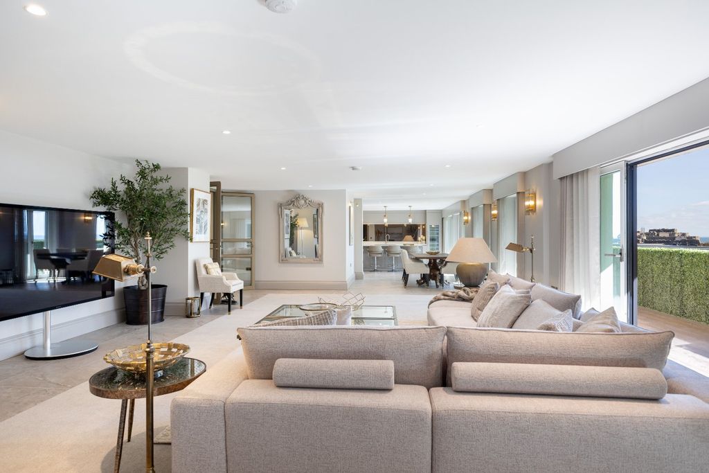 3 bed flat for saleRoyal Terrace, St. Peter Port GY1