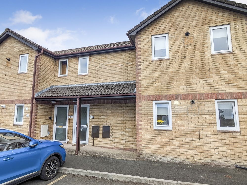 2 bed flat for saleBailey Close, Cardiff CF5 photo 2