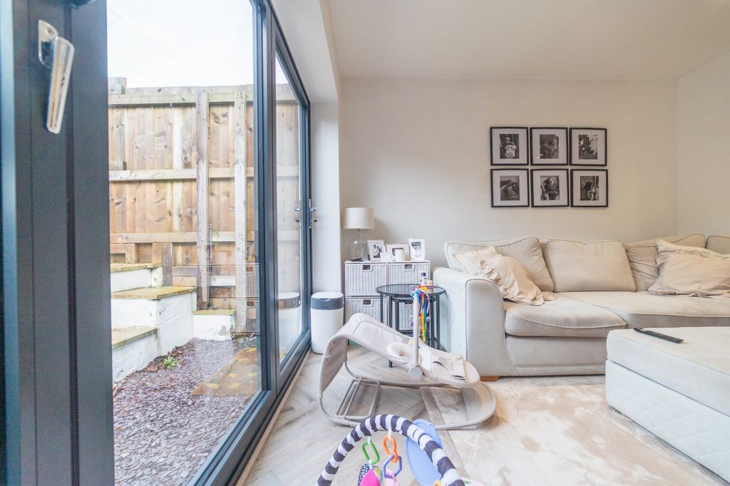 Additional image 6 of 2 bed flat for saleLlantrisant Street, Cathays CF24
