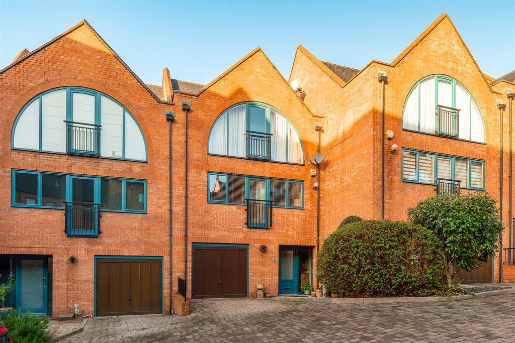 4 bed property for saleCordage Court, Lincoln LN1