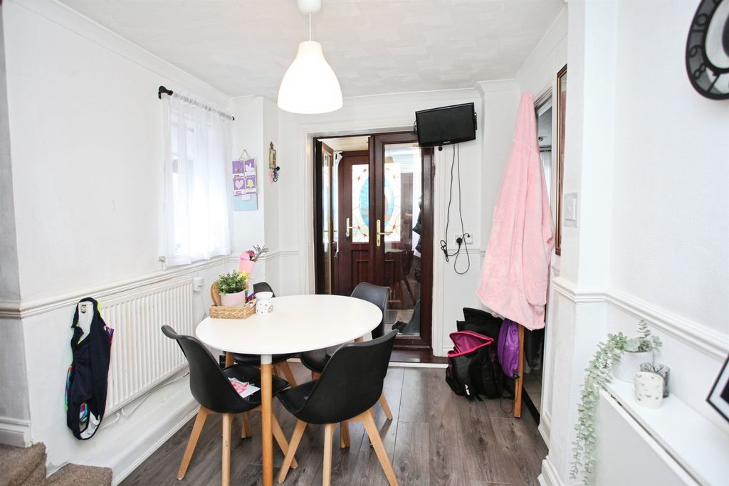 4 bed end terrace house for saleTramway Close, Fairwater, Cwmbran NP44 photo 4