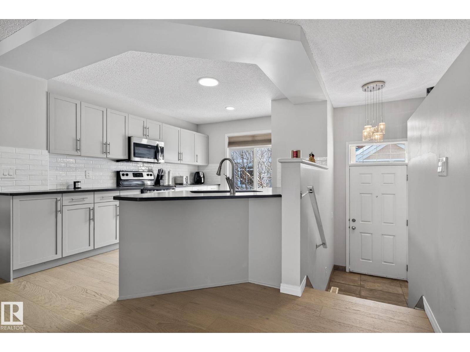 60-1804 70 Street SW, Edmonton, AB, T6X0H4