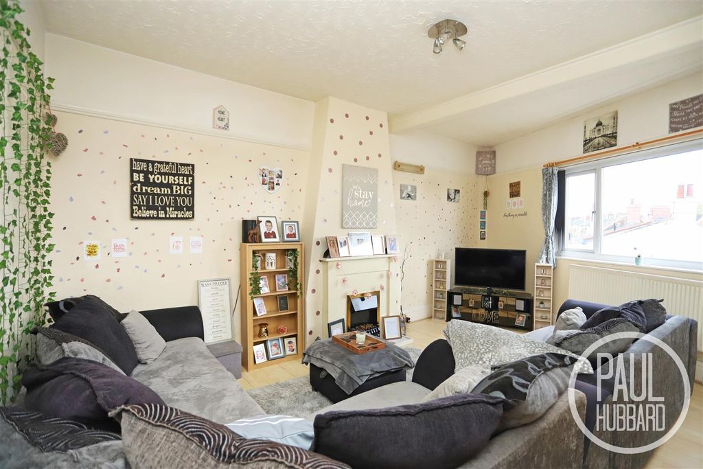 2 bed maisonette for saleJubilee Buildings, London Road, Pakefield NR33