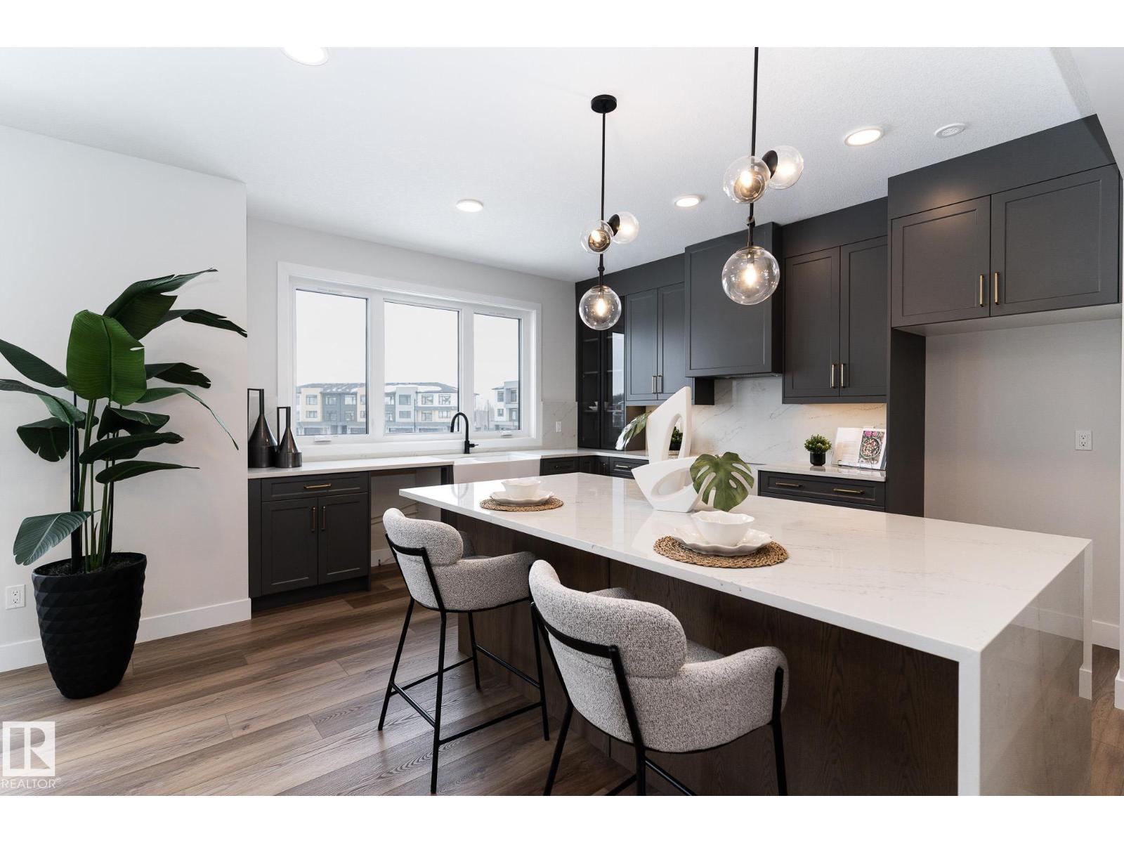 25-7121 May Crescent NW, Edmonton, AB, T6R0X2