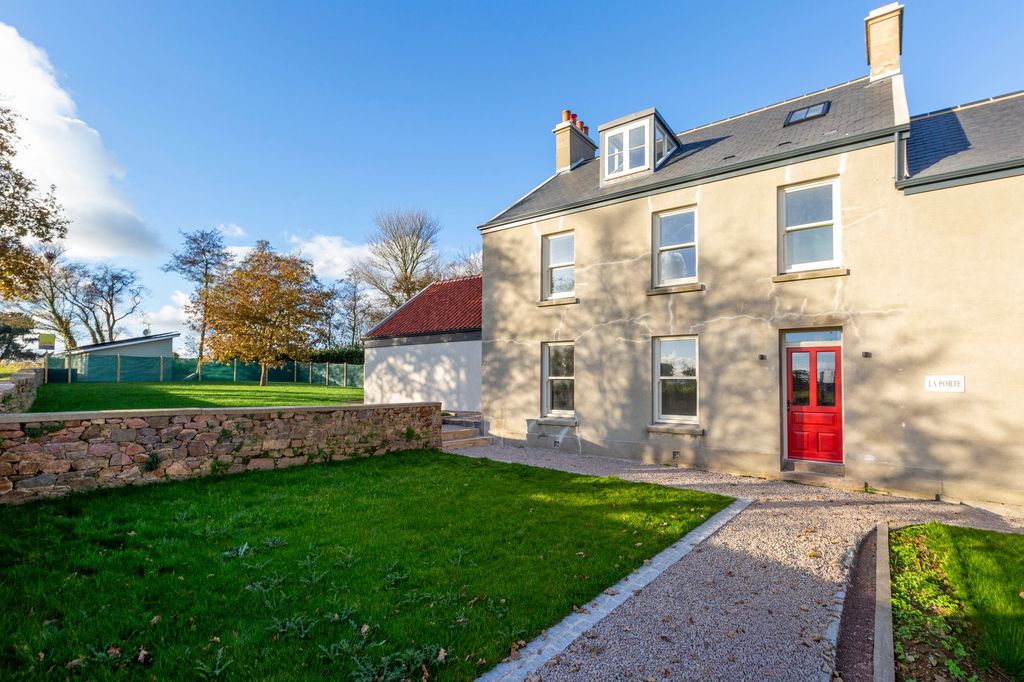 Additional image 5 of 4 bed semi-detached house for saleThe Farmhouse, La Porte, St Saviour JE2