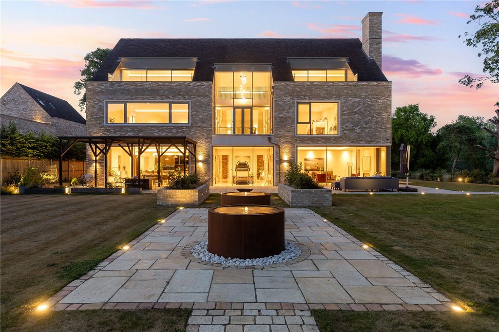 5 bed detached house for saleCambridge Road, Great Shelford, Cambridge, Cambridgeshire CB22 photo 4