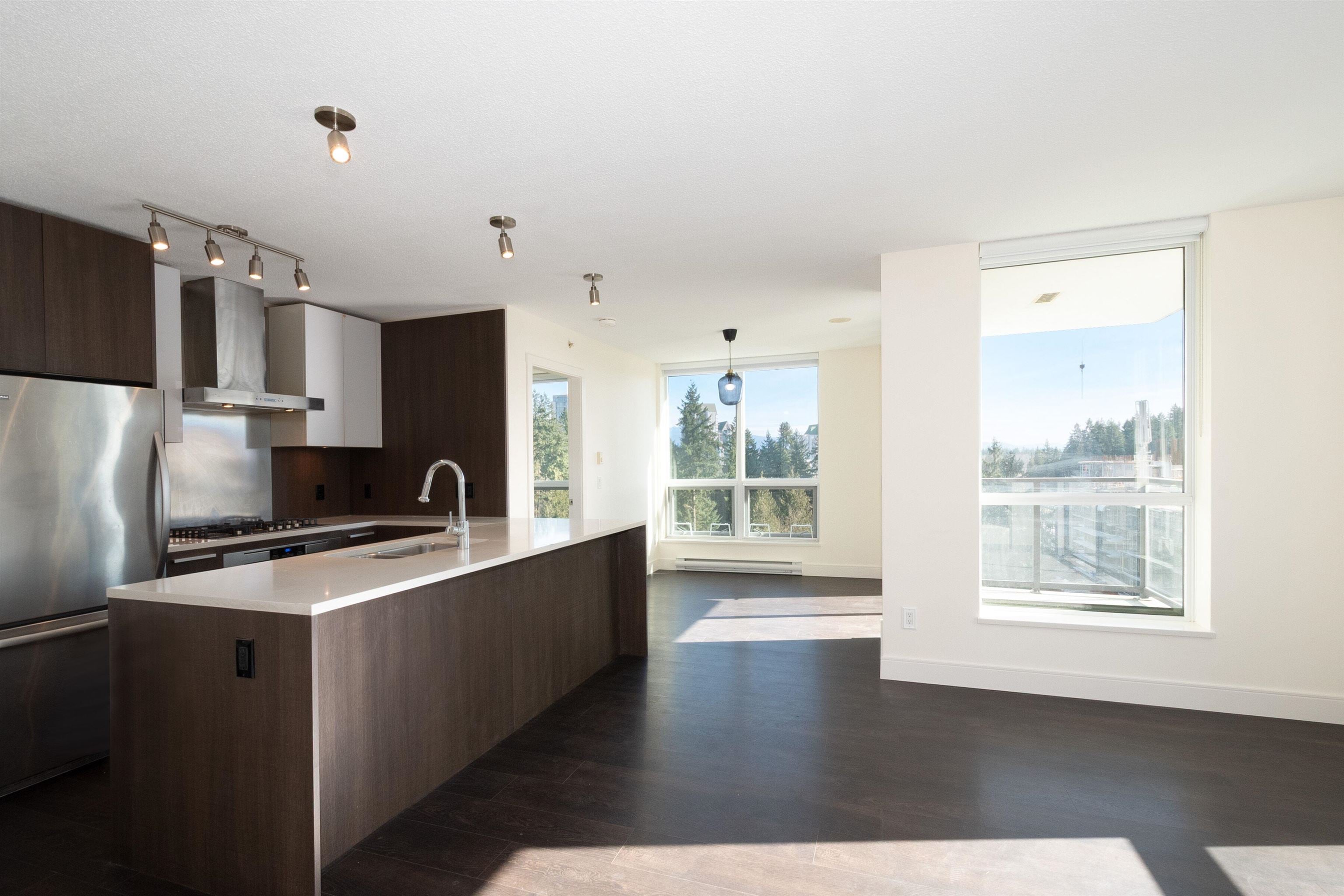 1205-3007 Glen Drive, Coquitlam, BC, V3B 0L8