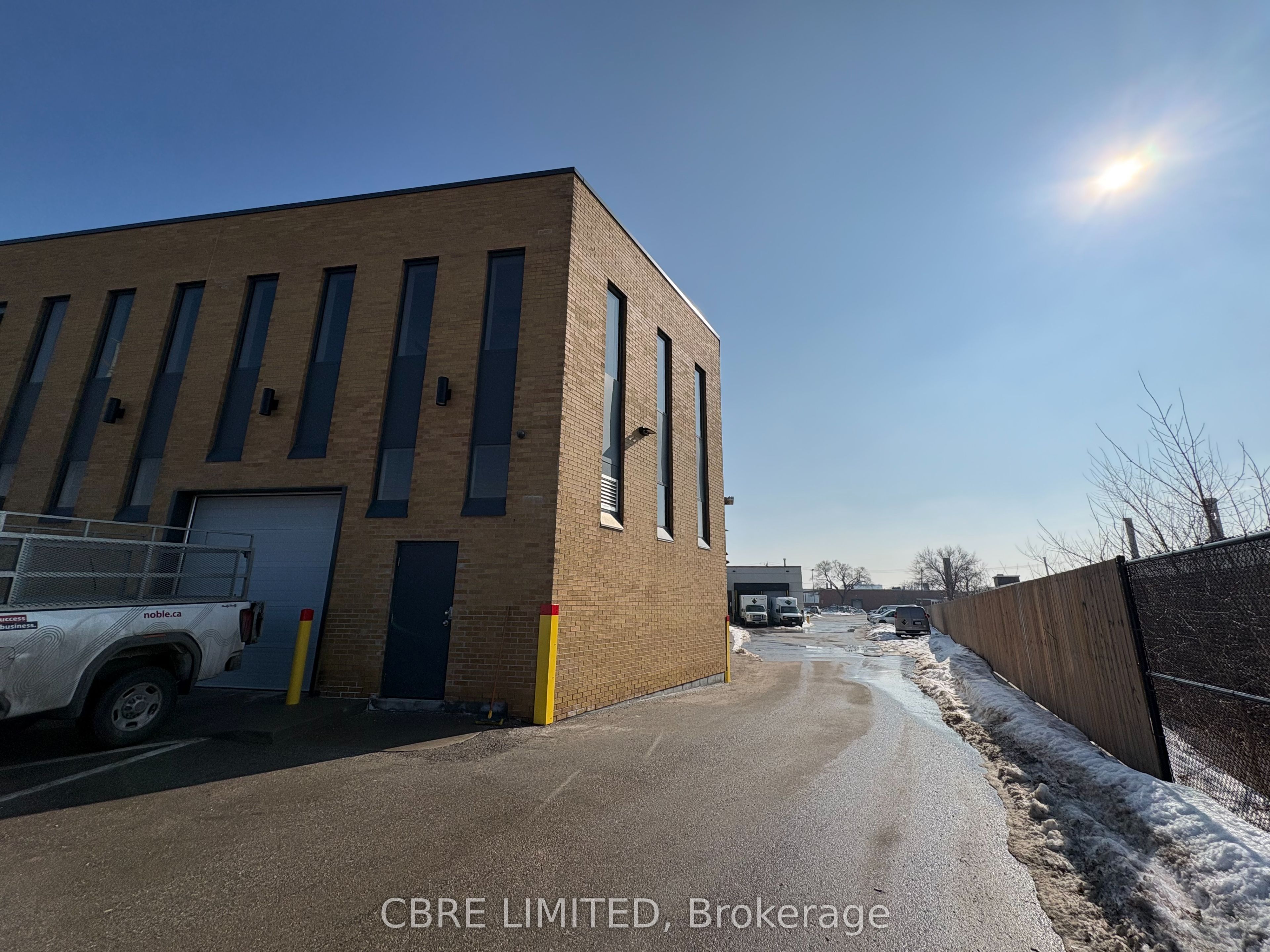 Unit 2-160 Bartley Drive, Toronto, ON, M4A 1E1 photo 3