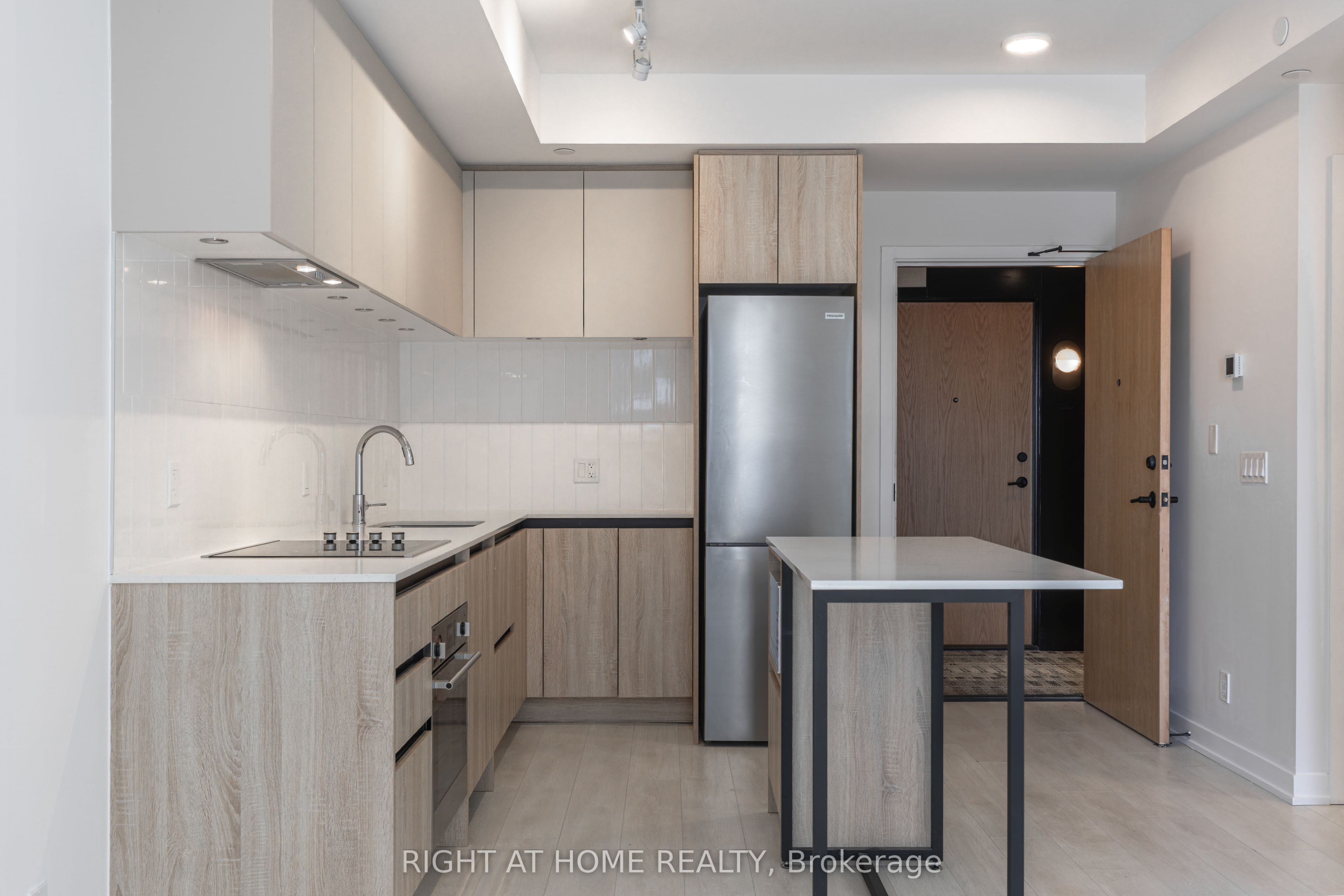 320-7950 Bathurst Street, Vaughan, ON, L4J 0B8 photo 4