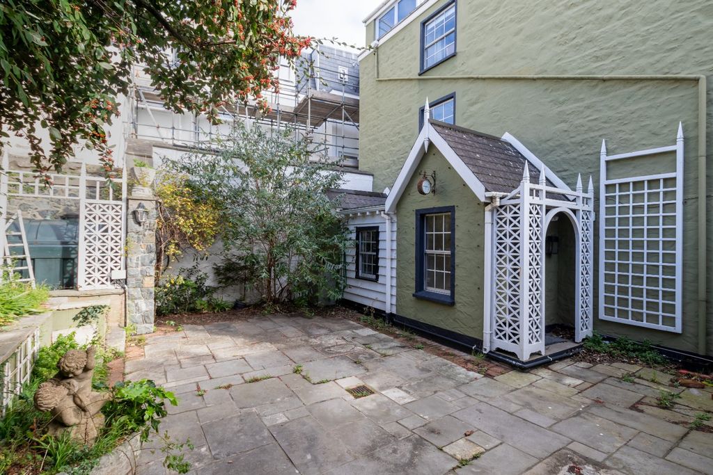 Additional image 18 of 4 bed semi-detached house for saleGlategny Esplanade, St Peter Port GY1