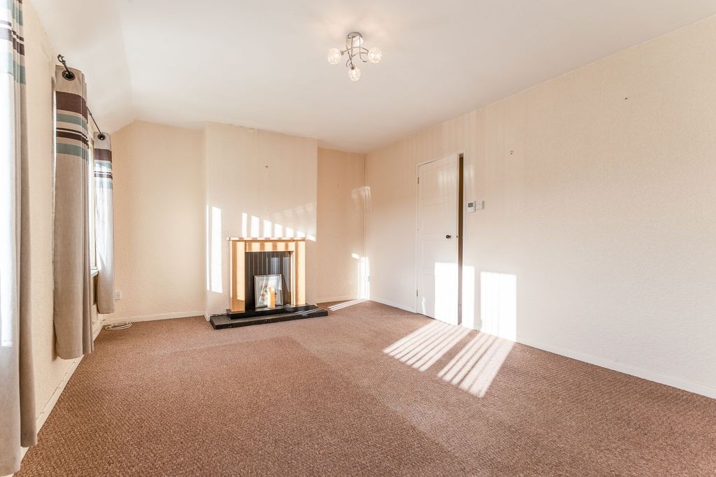 2 bed flat for saleNewport NP20 photo 3