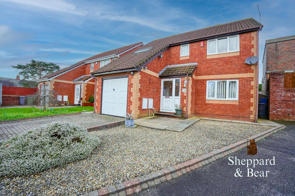 4 bed detached house for saleParish Gardens, Rumney, Cardiff CF3
