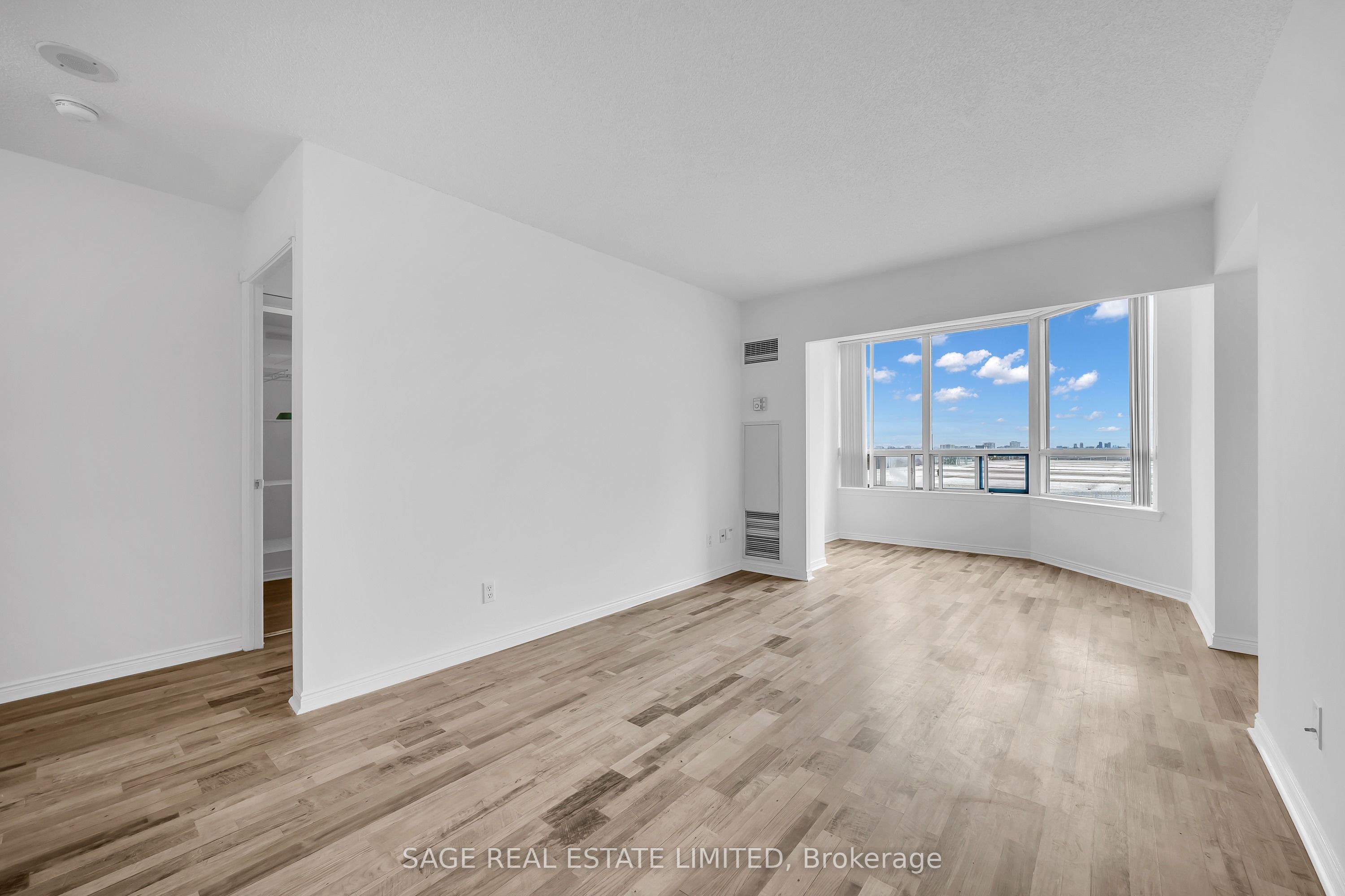 1016-135 Hillcrest Avenue, Mississauga, ON, L5B 4B1