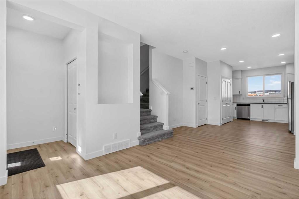 Additional image 6 of 216 142 Avenue NW, Calgary, AB, T3P 0V7