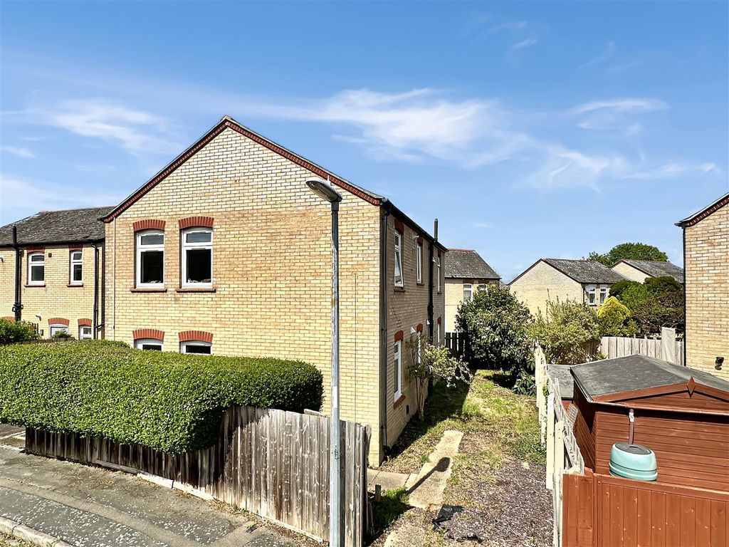 2 bed flat for saleChigwell Court, Cambridge CB5