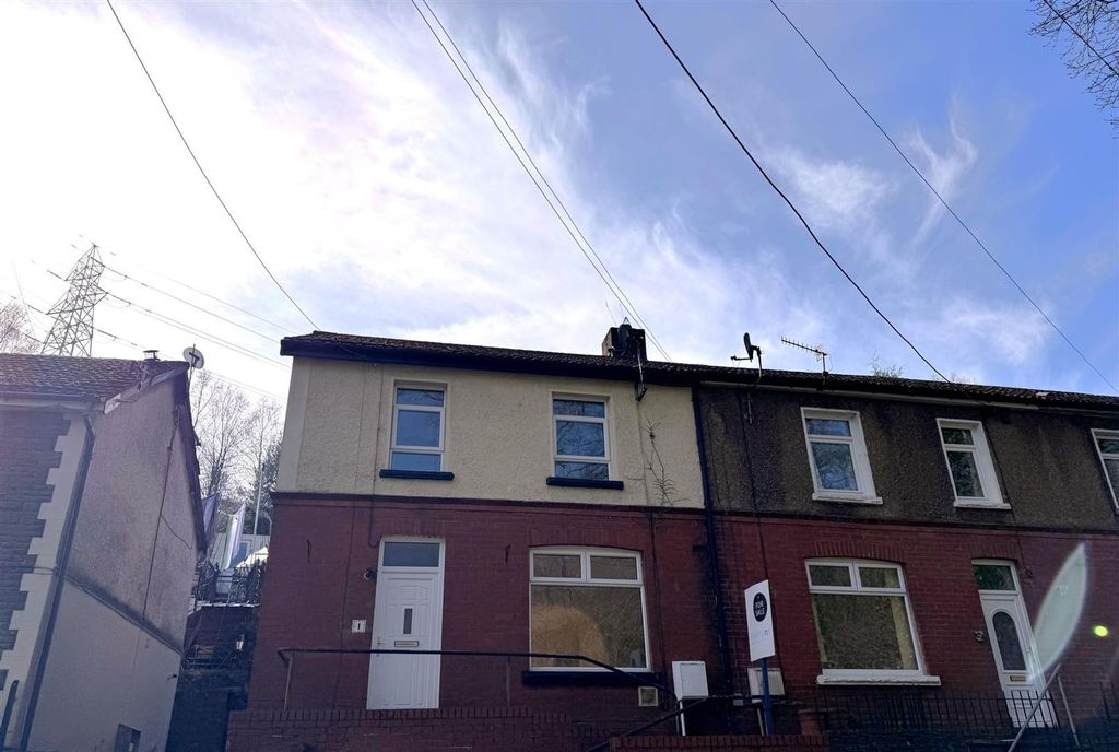 3 bed end terrace house for saleWood View, Crumlin NP11