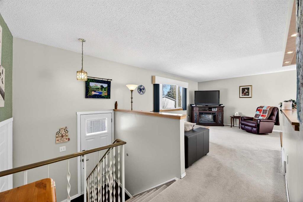 Additional image 3 of 152 Maddock Way NE, Calgary, AB, T2A3X3