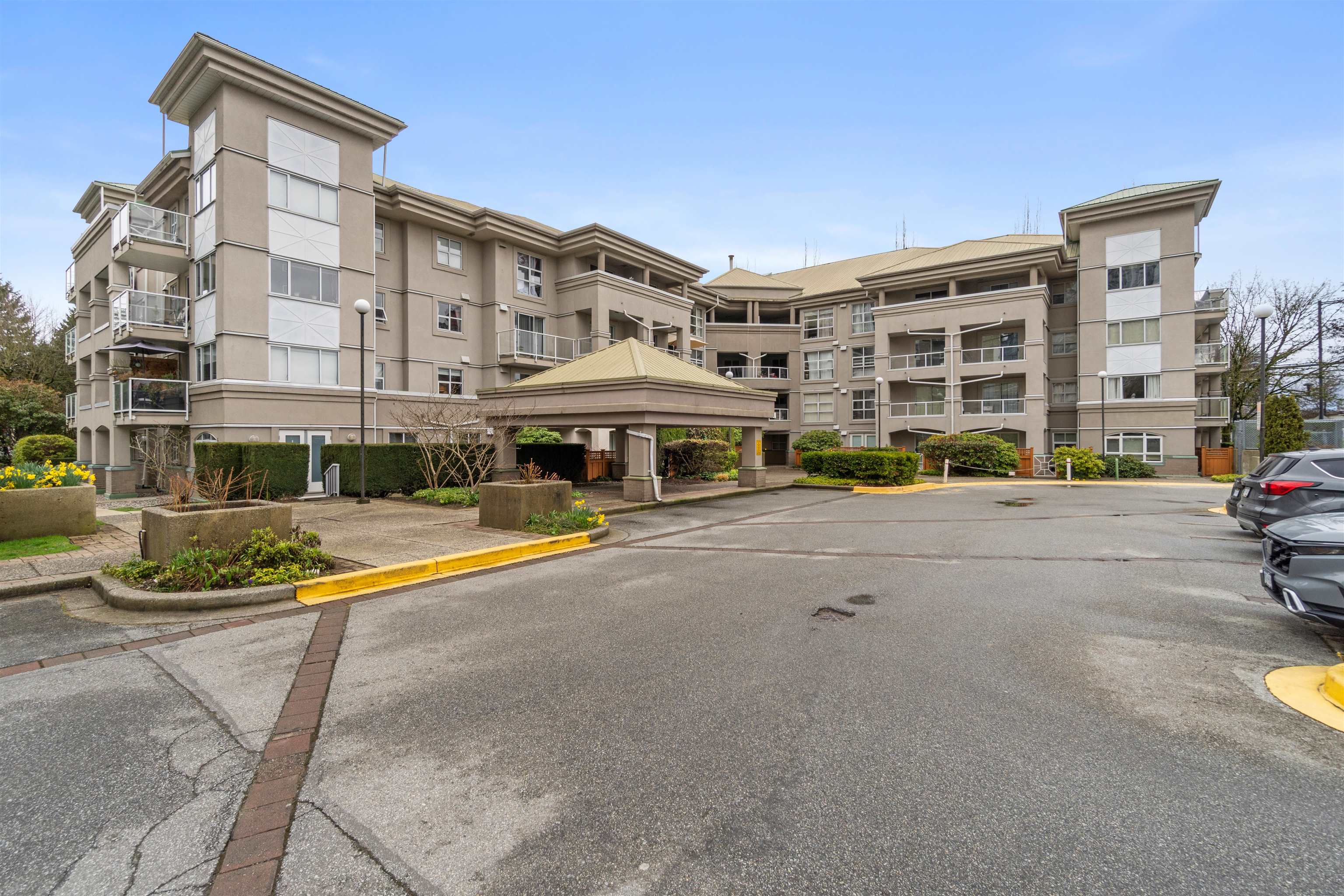 401-10533 University Drive, Surrey, BC, V3T 5T7