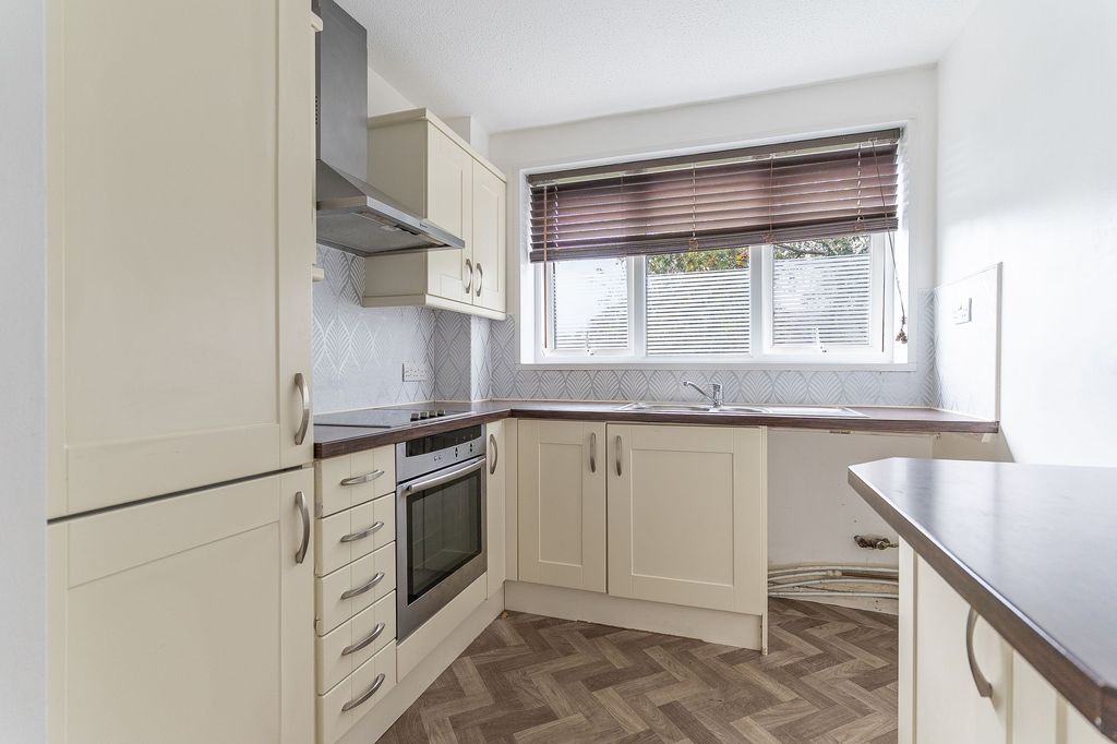 Additional image 2 of 2 bed flat for salePyle Road, Cardiff CF5