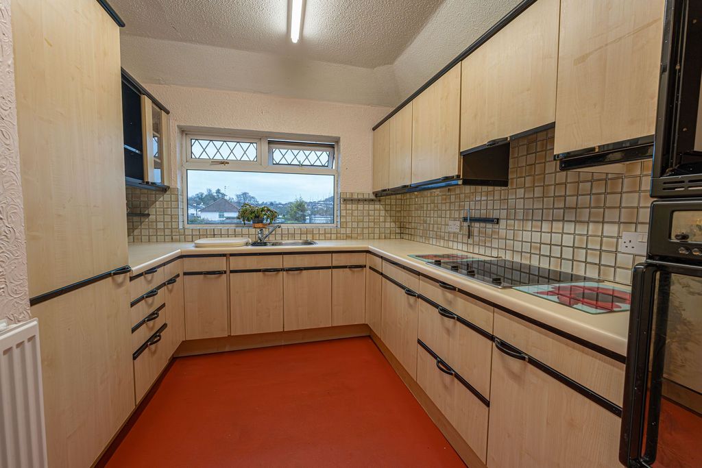 2 bed flat for saleNewport NP20 photo 2