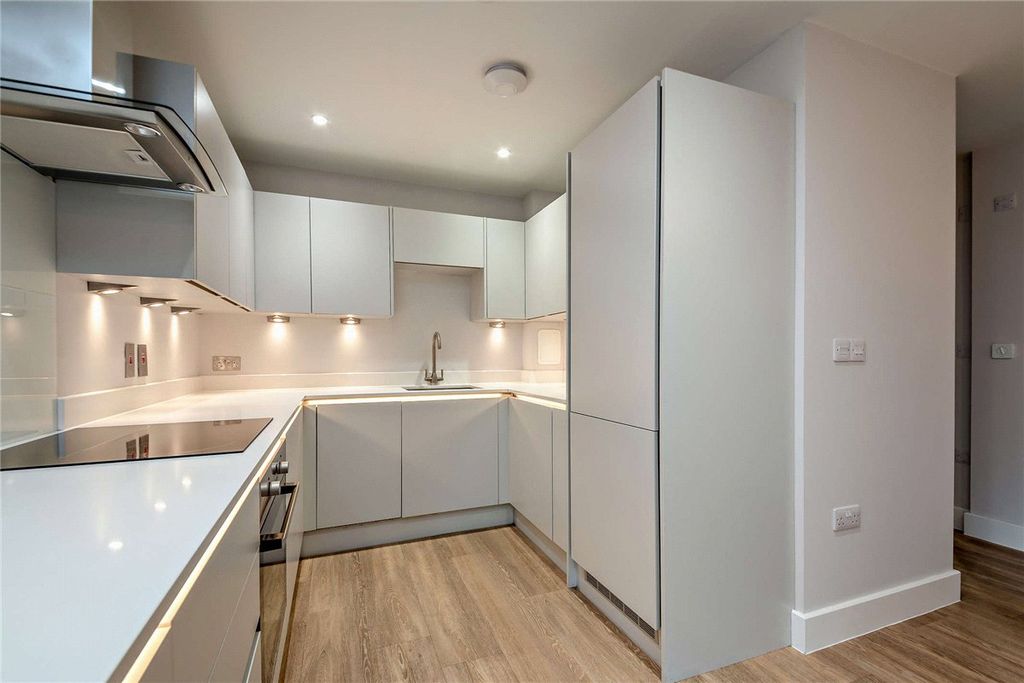 Additional image 2 of 2 bed flat for saleSt Marys Road, Newbury, Berkshire RG14