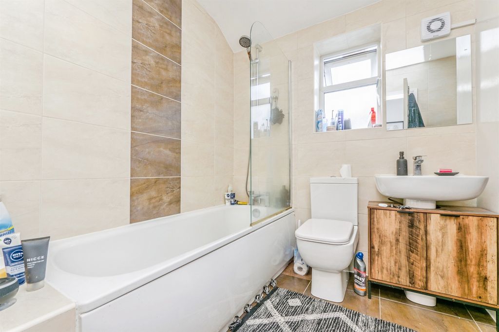 Additional image 2 of 2 bed flat for saleWyndham Crescent, Cardiff CF11
