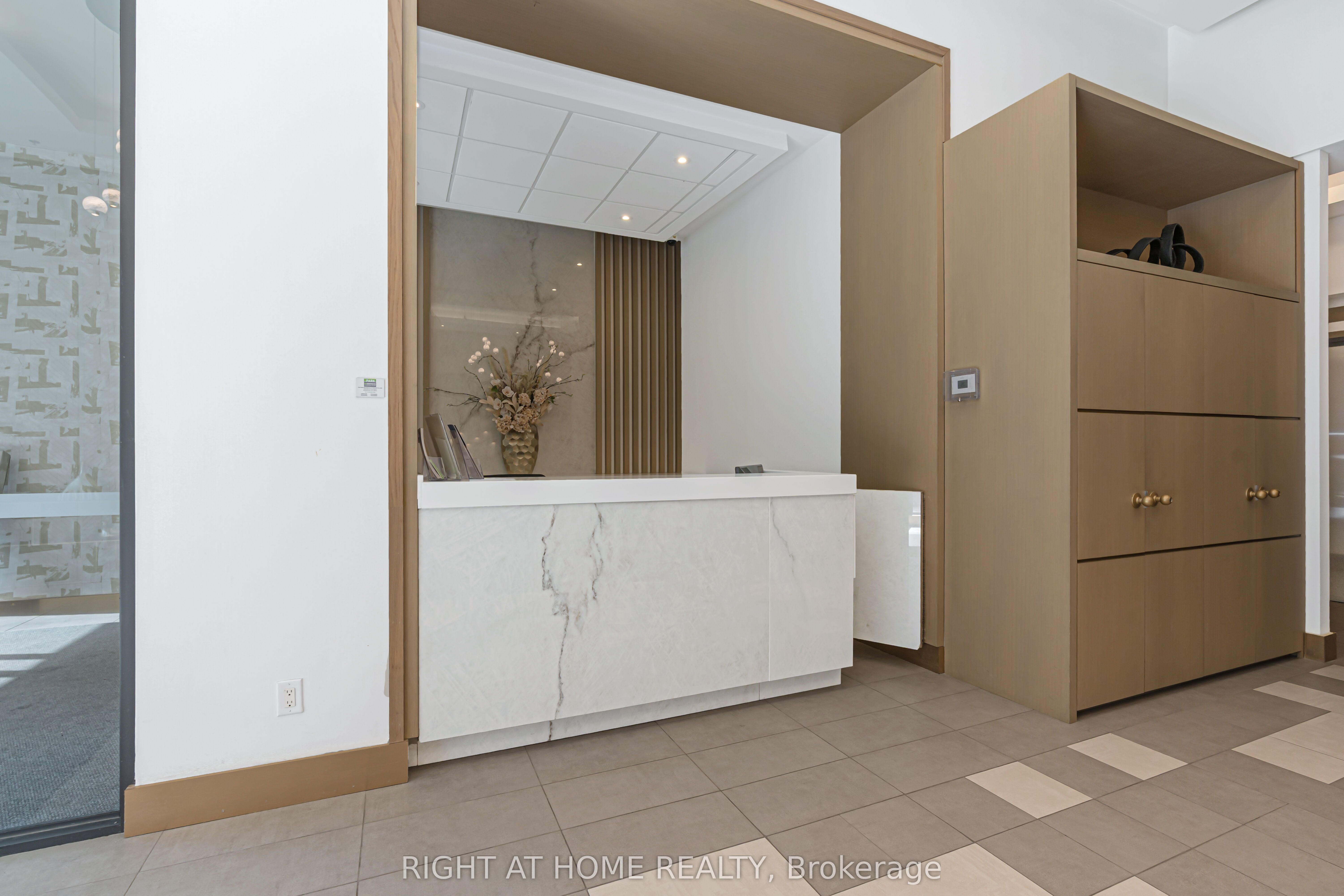 Additional image 2 of 2305-4099 Brickstone Mews, Mississauga, ON, L5B 0G2
