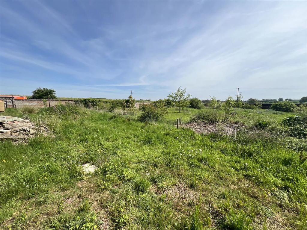 Land for saleWoodton NR35 photo 2